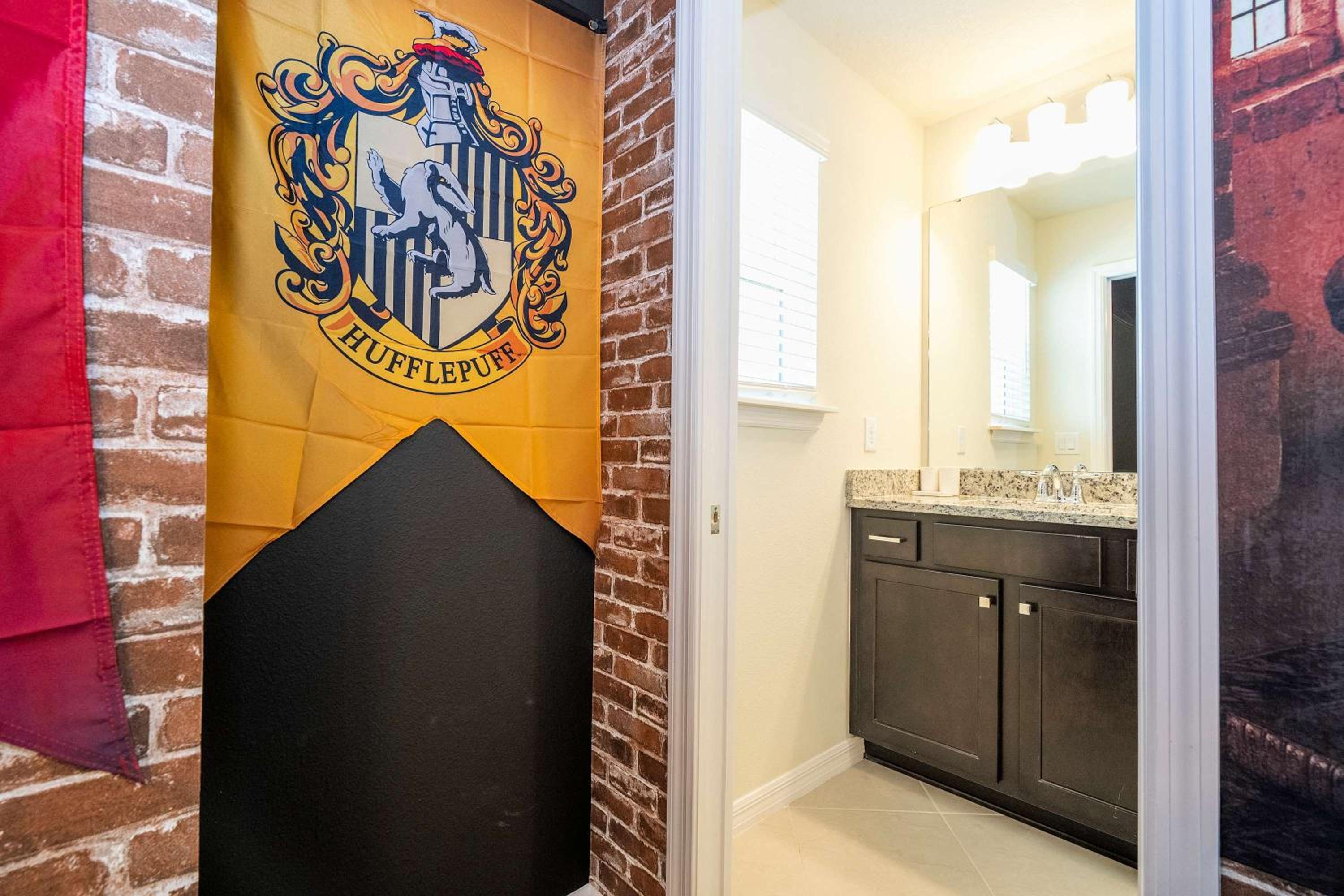 Stunning 7Bd Jacuzzi Pool & Close to Disney at Windsor Cay 16217