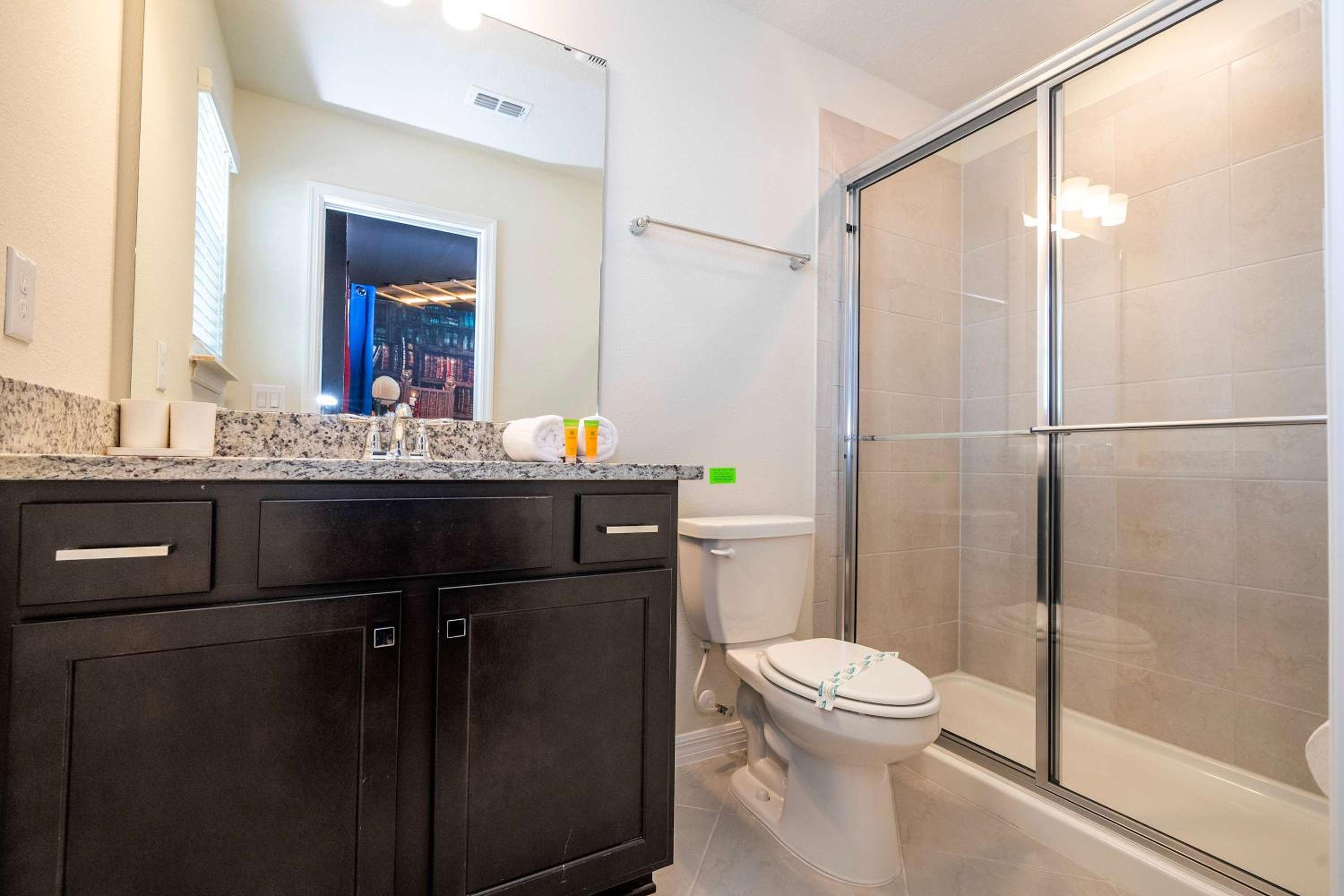 Stunning 7Bd Jacuzzi Pool & Close to Disney at Windsor Cay 16217