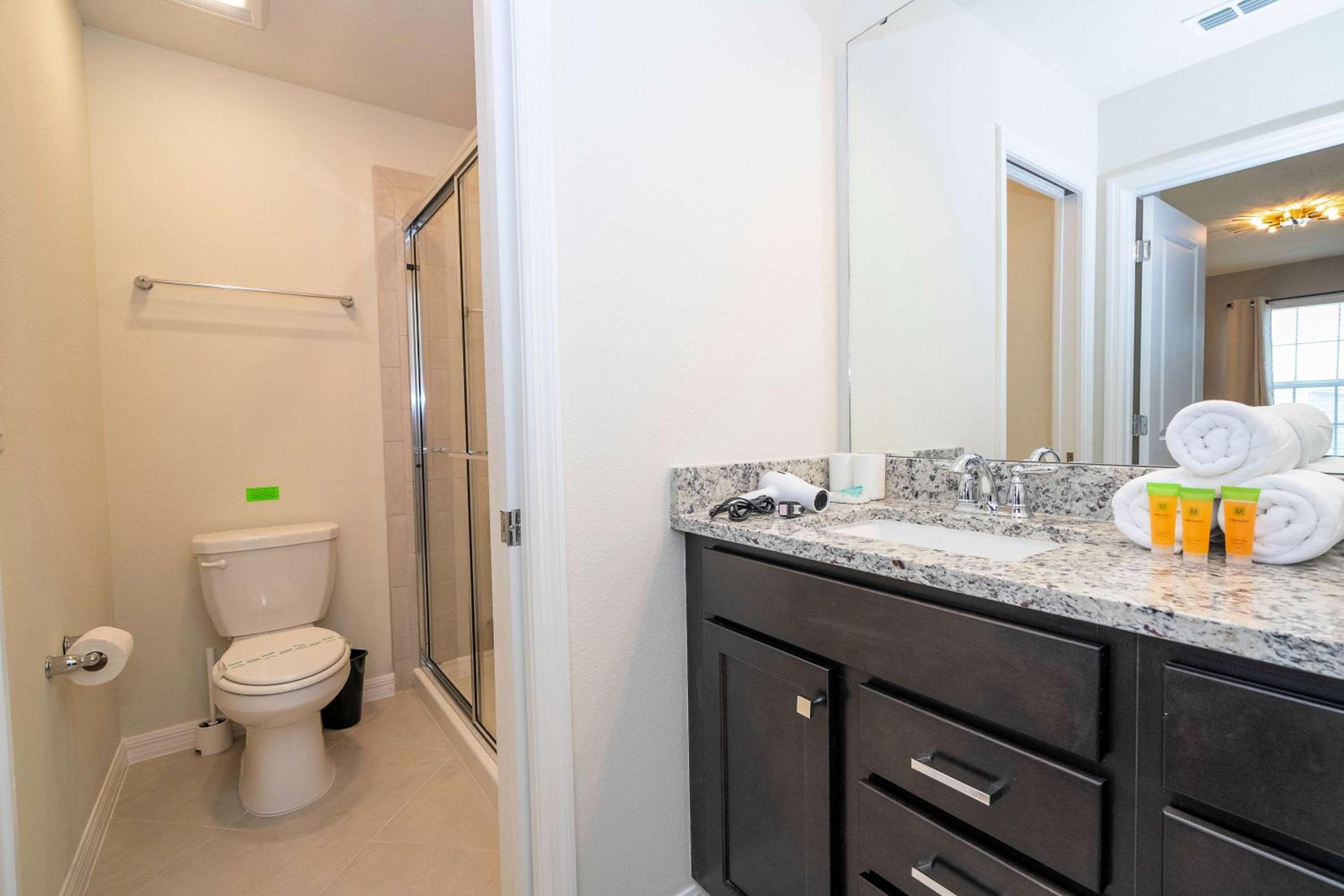 Stunning 7Bd Jacuzzi Pool & Close to Disney at Windsor Cay 16217