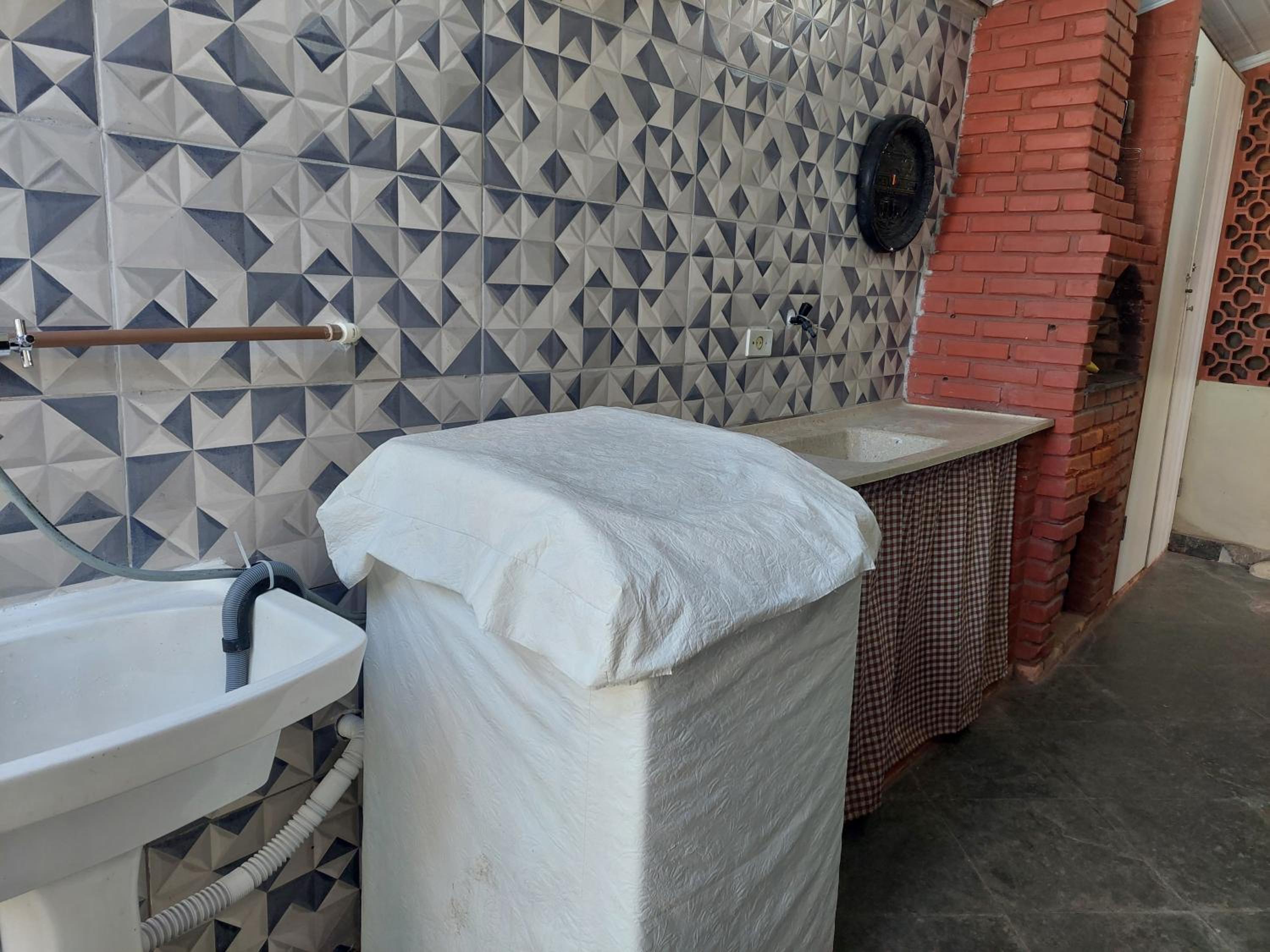 Casa Bonita Rio das Ostras, ar condicionado, wifi, churrasqueira e garagem