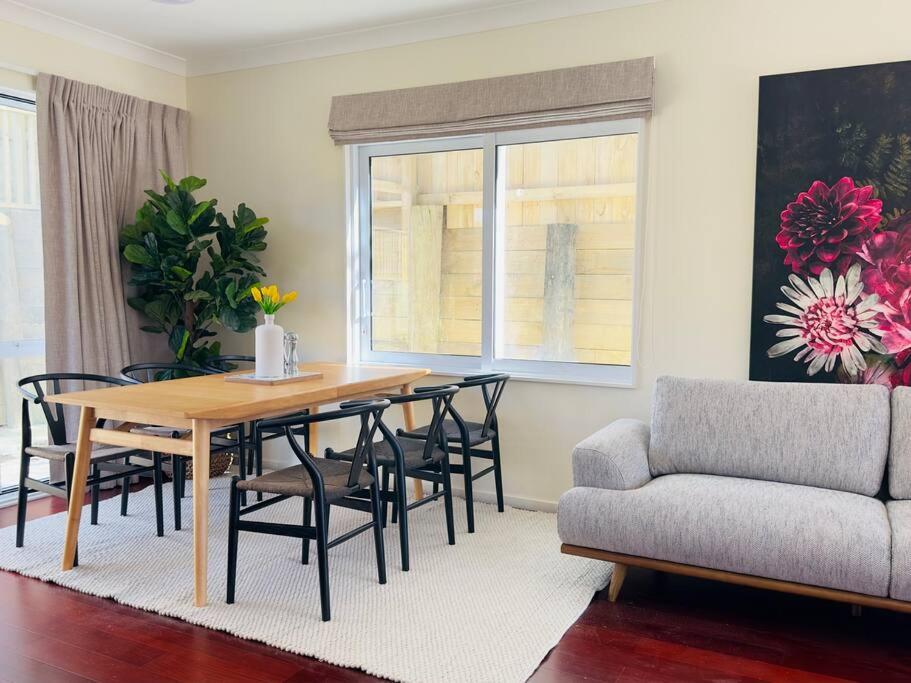 Entire 3-bdrm Holiday House Flat Central Location view 4