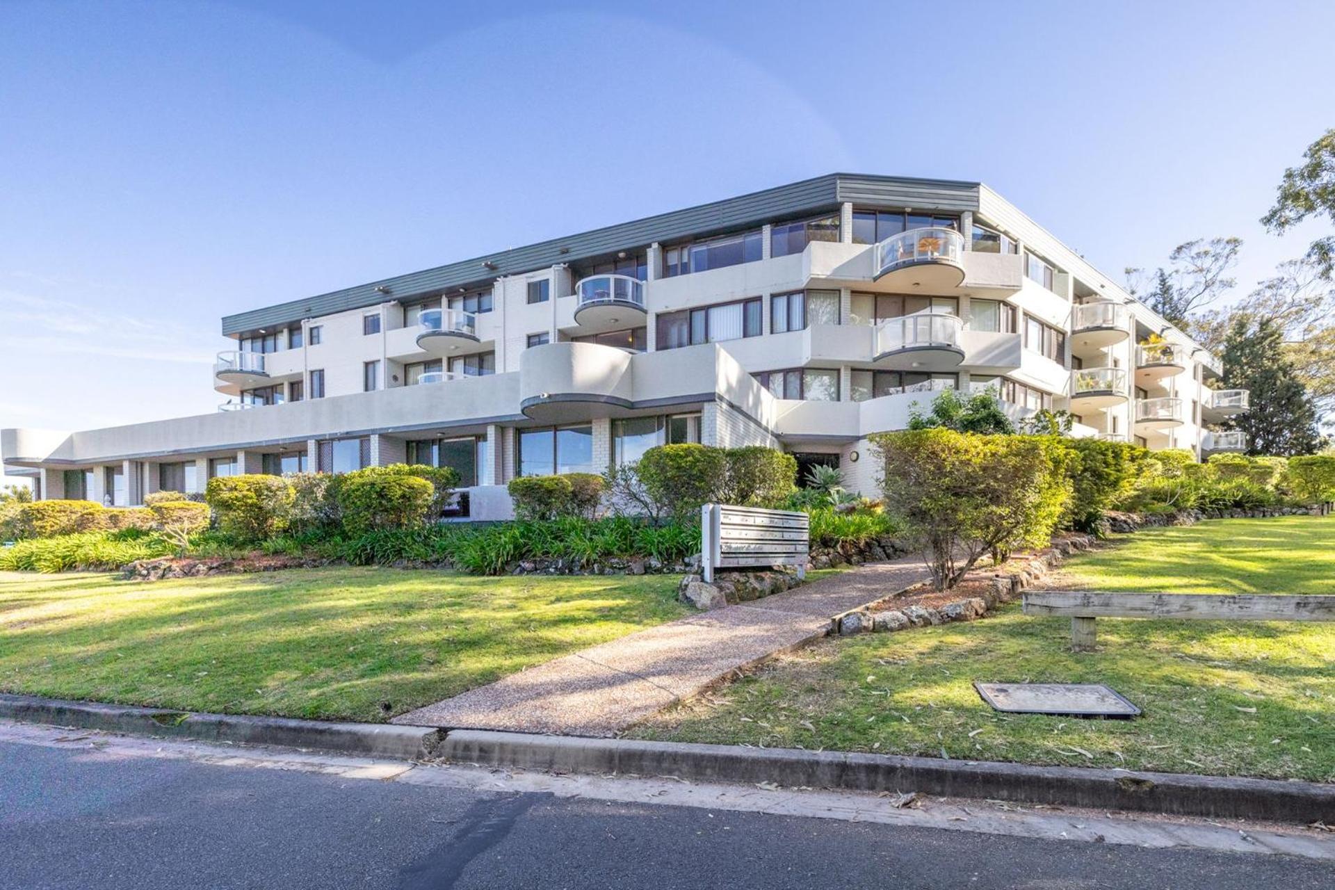 The Point 13, 5-7 Mitchell St - stunning water views, complex pool and WiFi