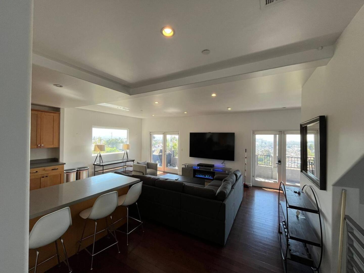 Hillside Close To Dtla 3br Stunning Views