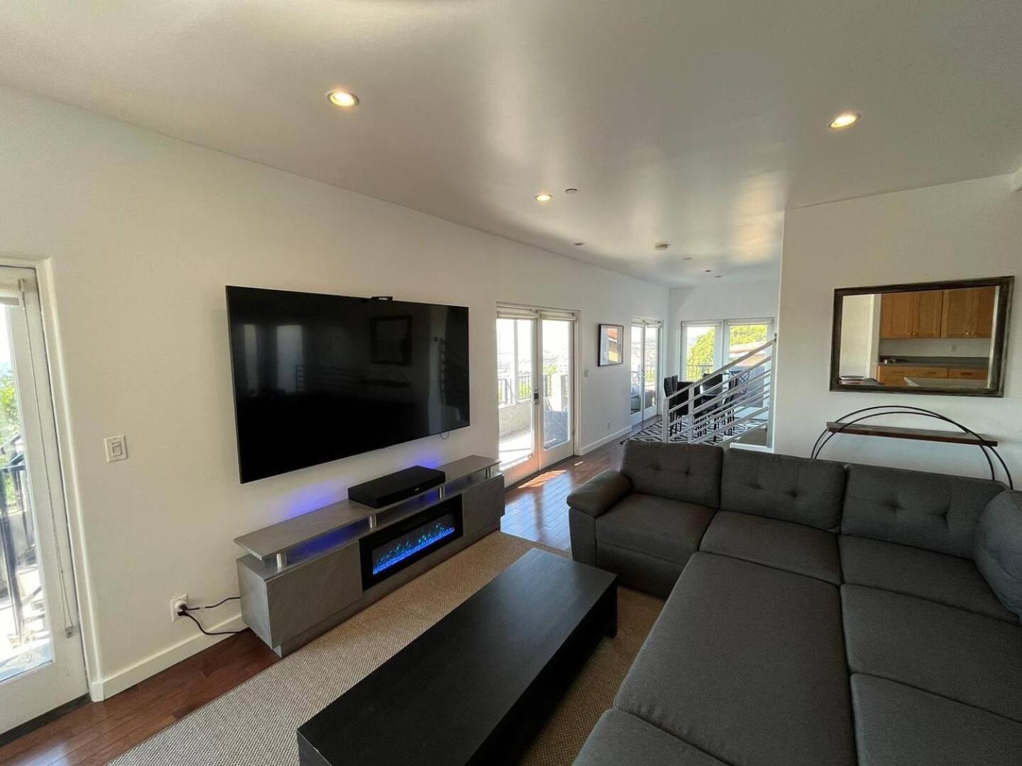 Hillside Close To Dtla 3br Stunning Views