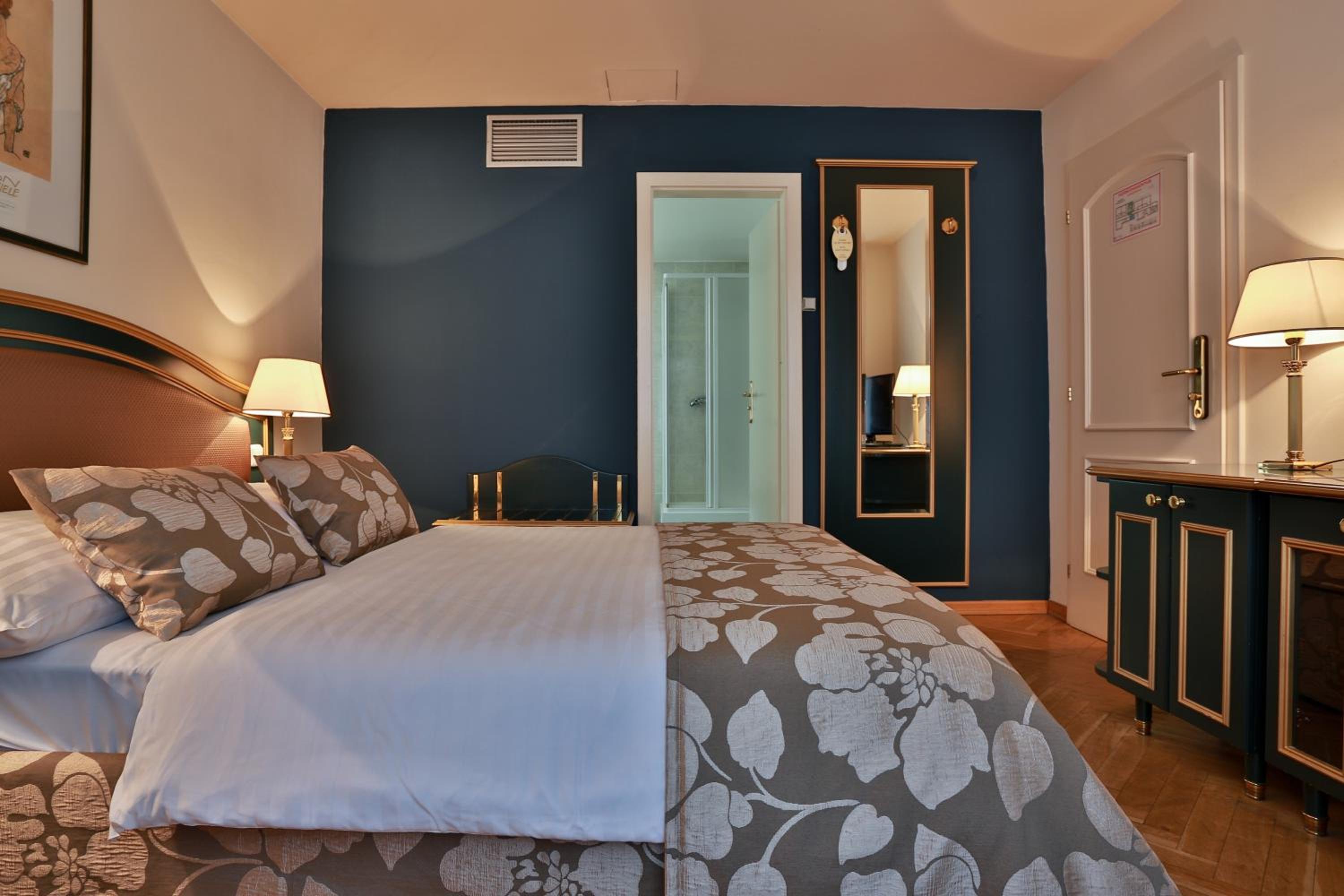 Elysee Hotel photo 33 of 41