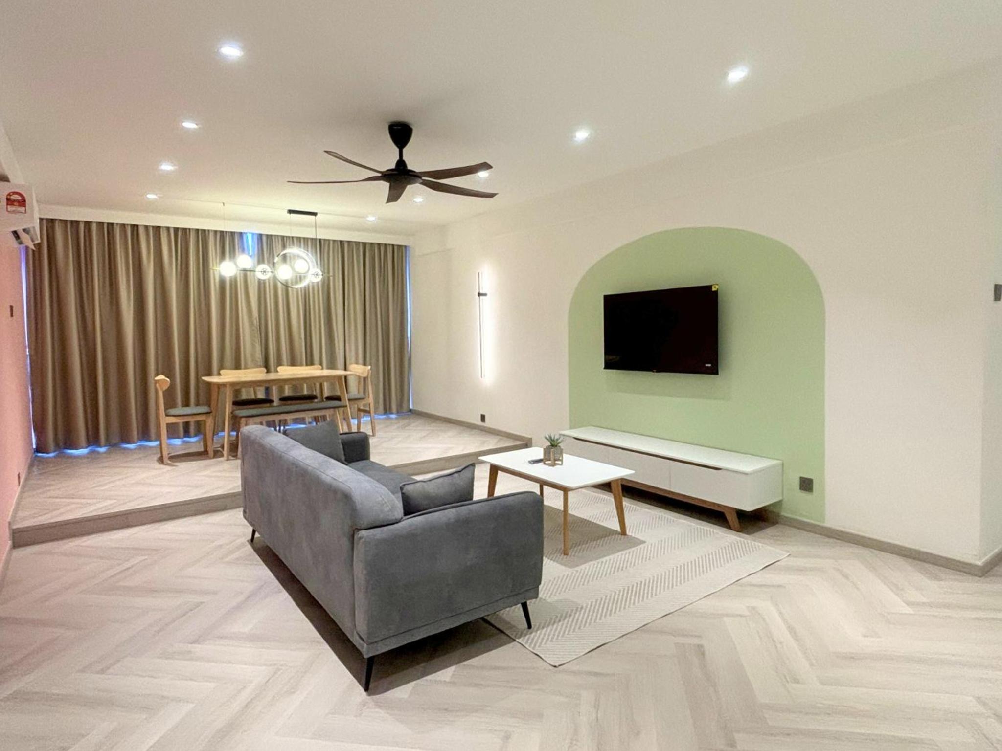 3R12Pax Fahrenheit88 C10-14 Opposite Pavilion KL Bukit Bintang Kaite Homestay