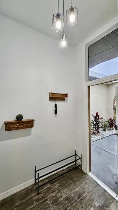 3BR 2BA, duplex ,Great location view 5