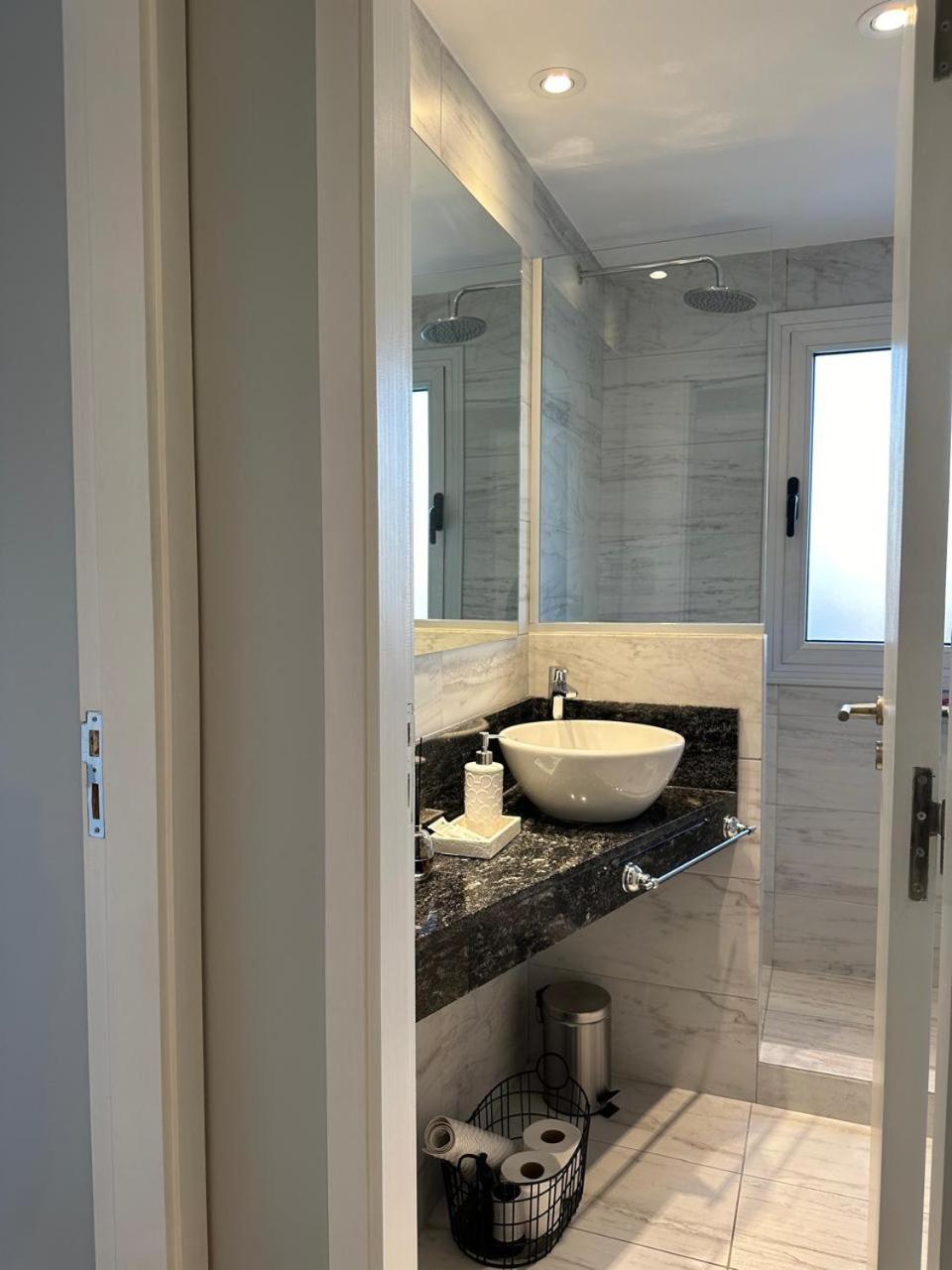 DEPARTAMENTO NUEVO CENTRICO 1Dormitorio COCHERA GRATIS PISCINA
