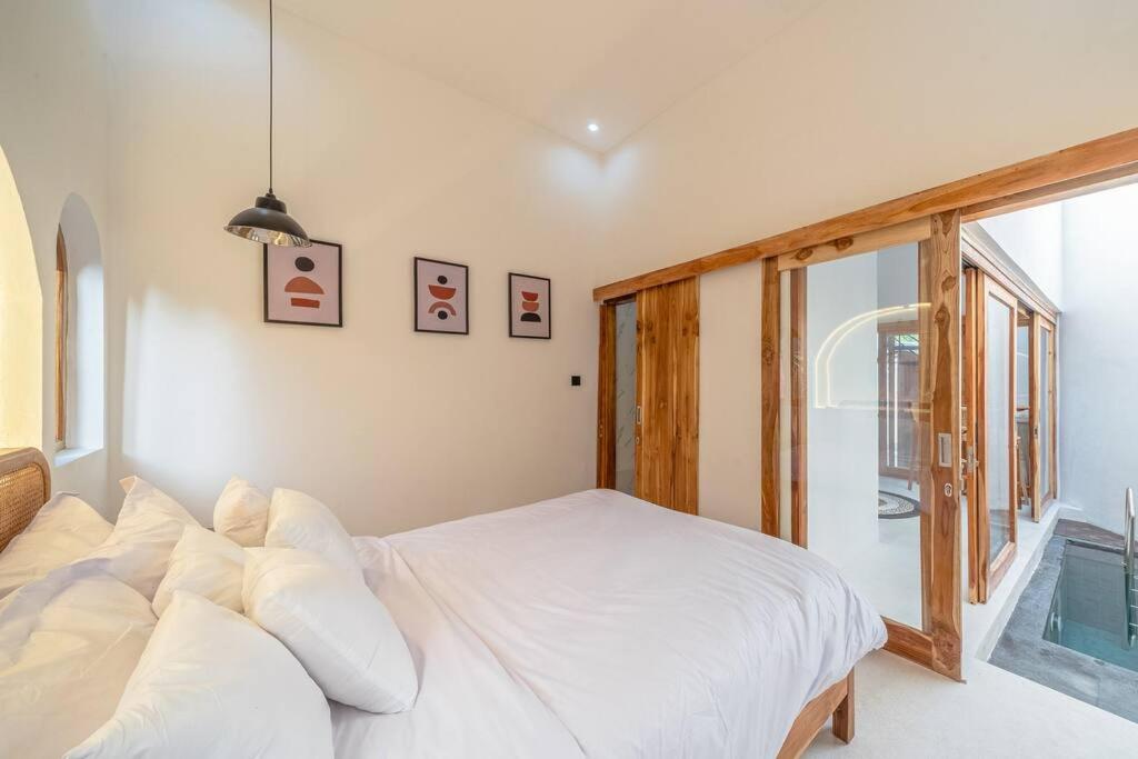 Casa Lumina brand new 2 BR Villa in Babakan view 4
