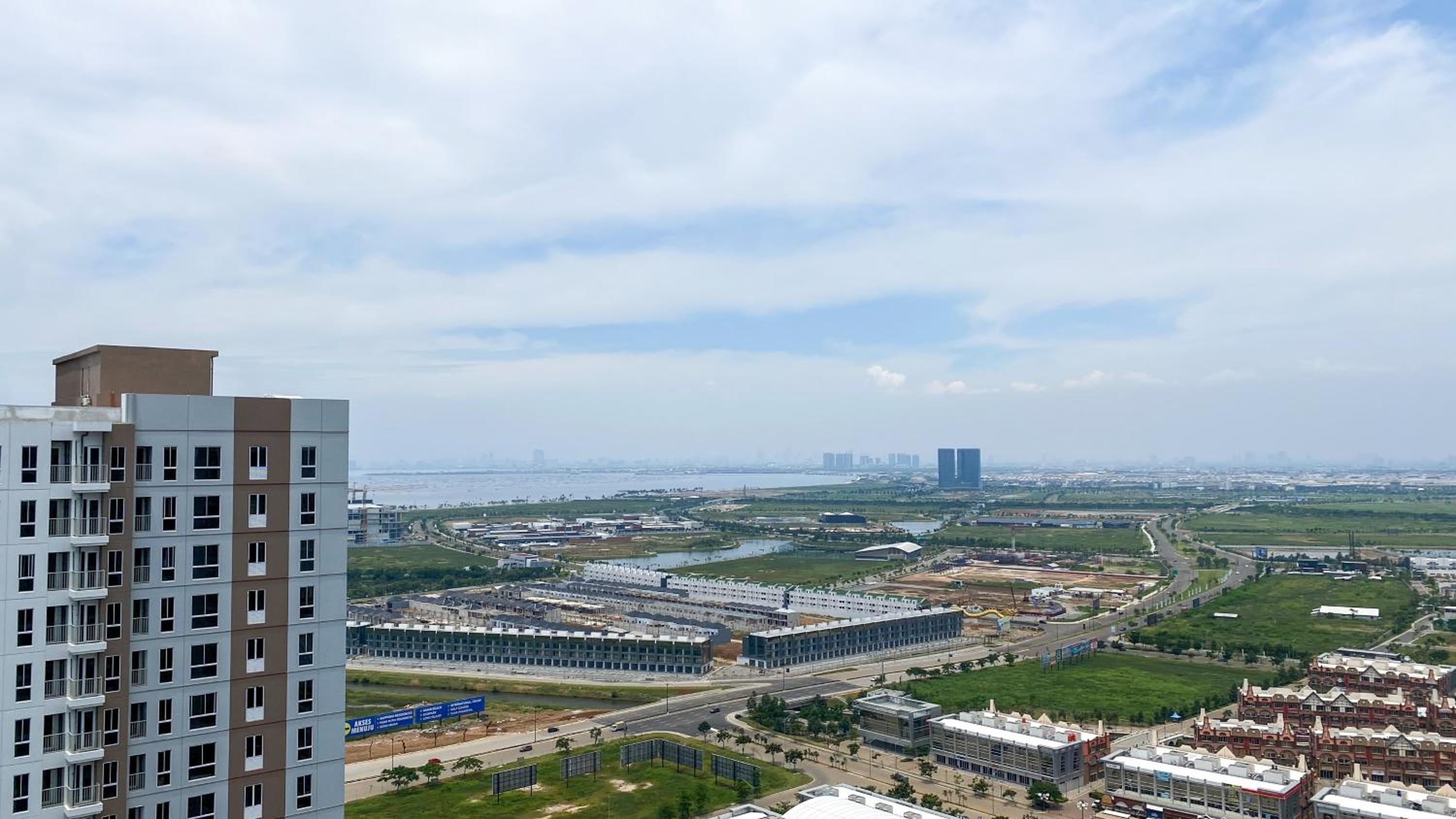Good Deal Big Studio at Tokyo Riverside PIK 2 Apartment By Travelio view 2