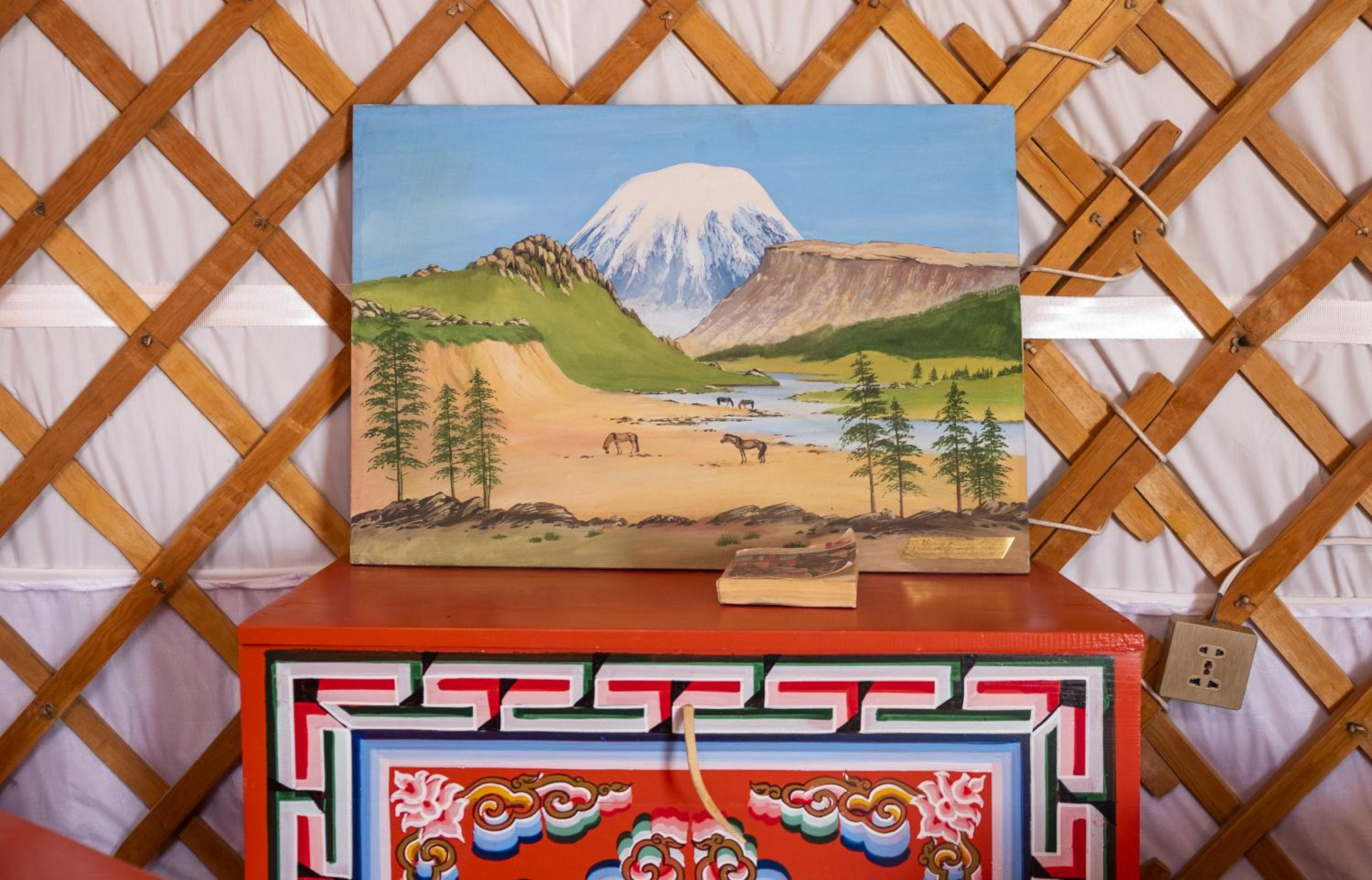Kayak Camp, Tsonjinboldog