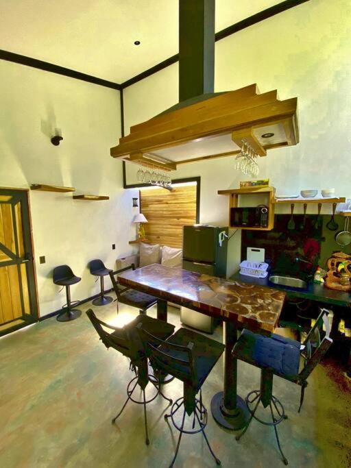 My Amazing Monteverde Black House