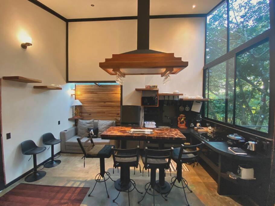 My Amazing Monteverde Black House