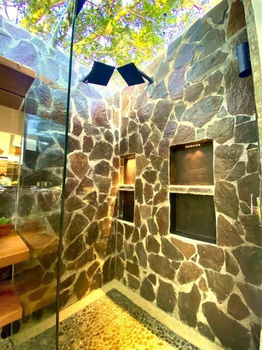 My Amazing Monteverde Black House