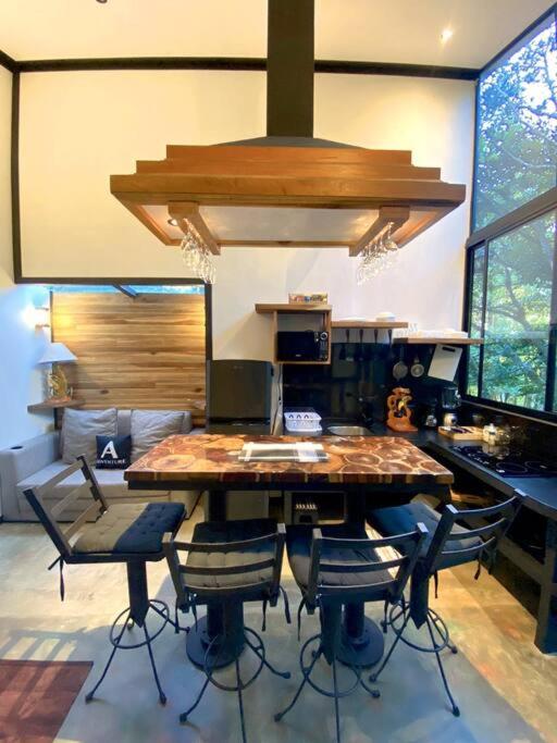 My Amazing Monteverde Black House