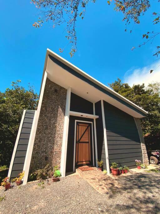 My Amazing Monteverde Black House
