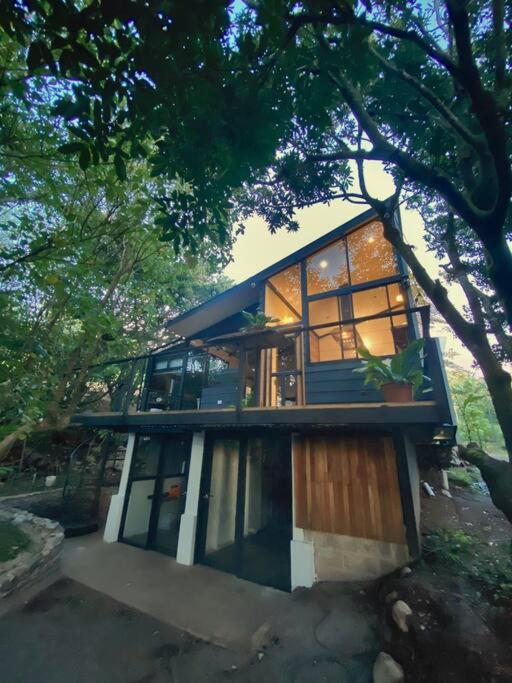 My Amazing Monteverde Black House