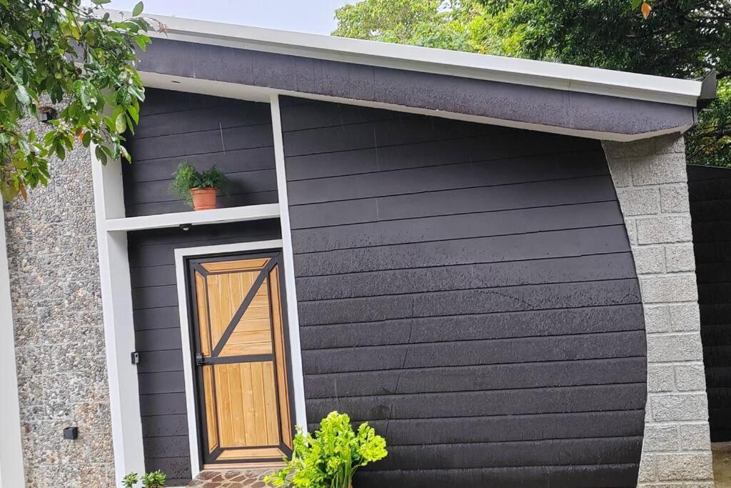 My Amazing Monteverde Black House