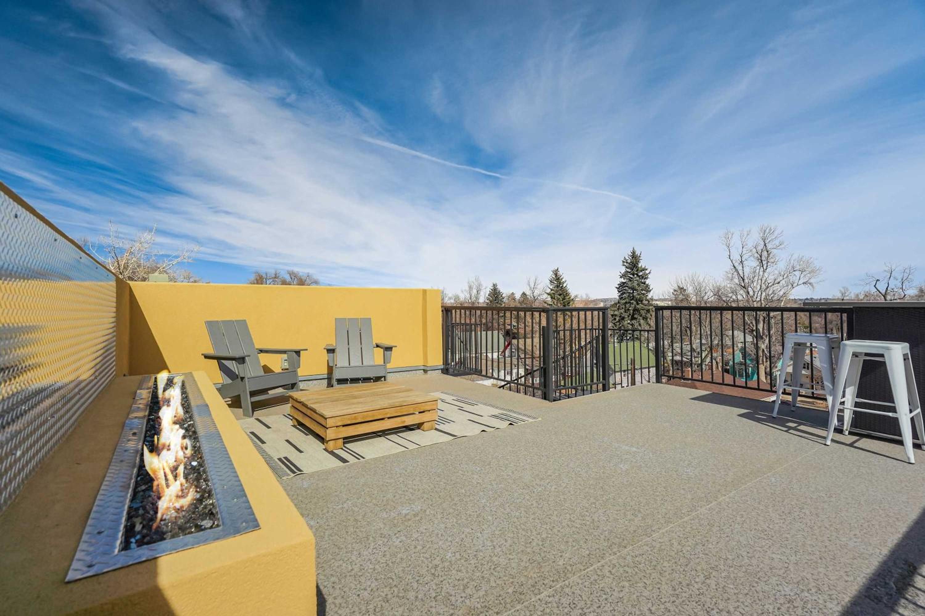 The Chestnut Downtown Rooftop Deck w Firepit view 5