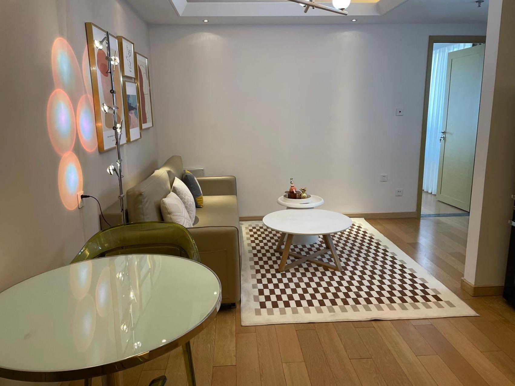 Shanghai Lerongju Boutique Apartment Metro Line 8 20meter
