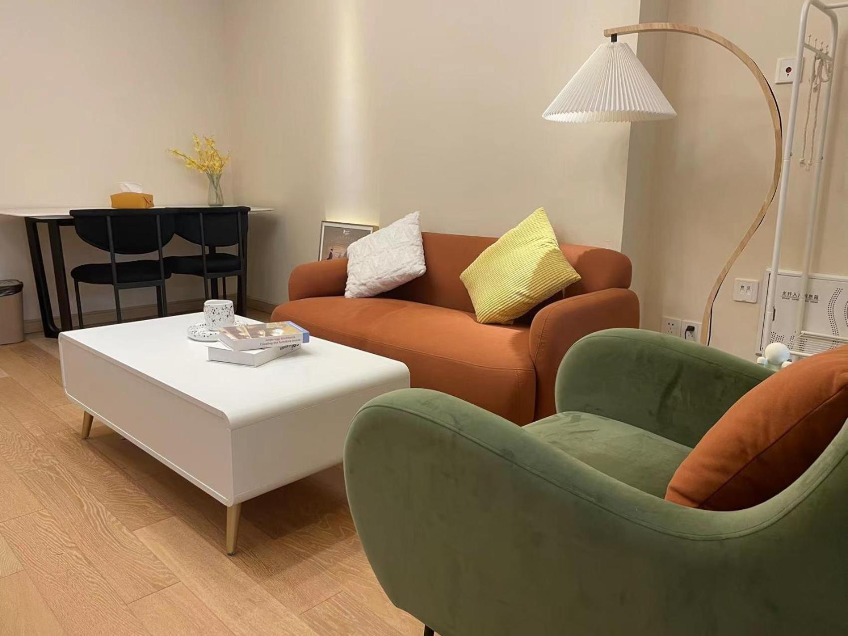 Shanghai Lerongju Boutique Apartment Metro Line 8 20meter