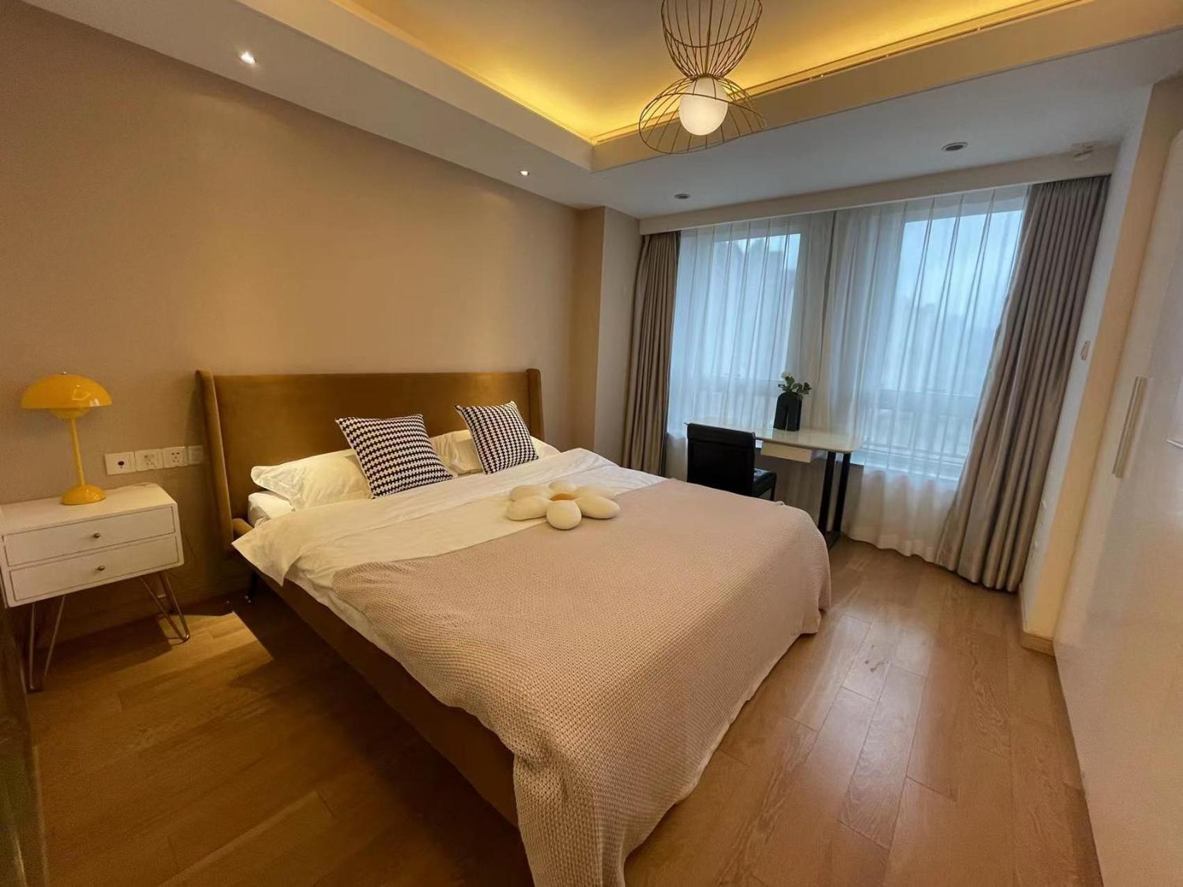 Shanghai Lerongju Boutique Apartment Metro Line 8 20meter