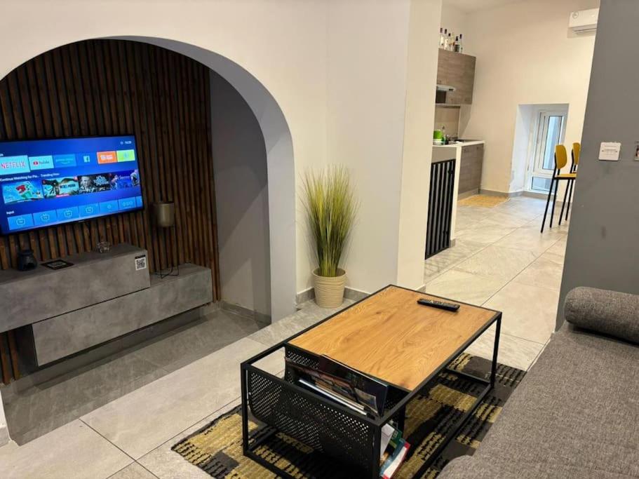 Stylish 2 Bedroom Loft with Yard