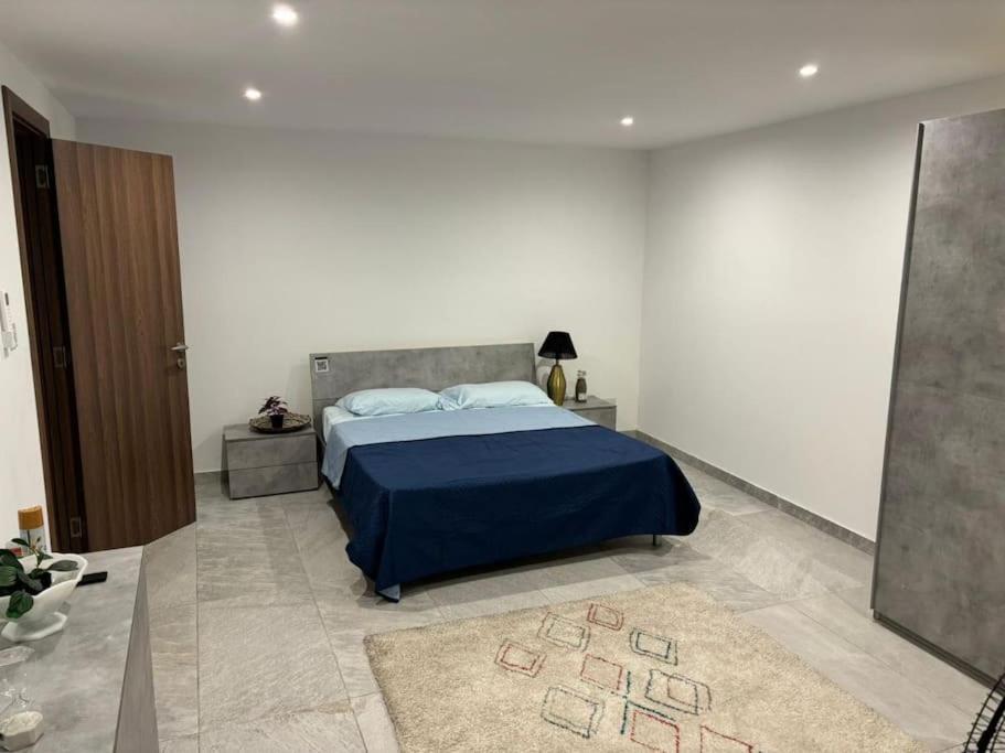 Stylish 2 Bedroom Loft with Yard
