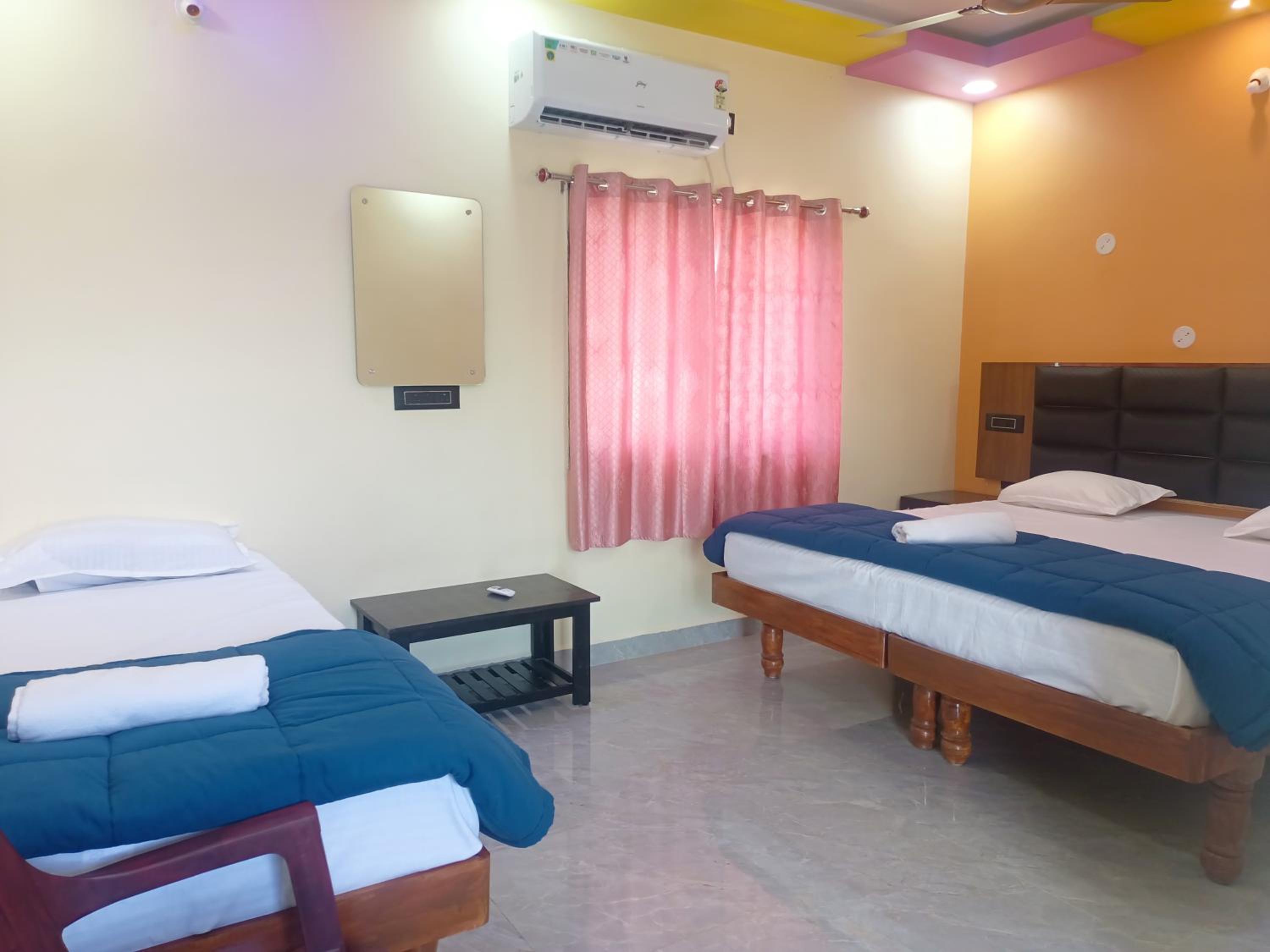 Hampi Travellers Guest house view 4