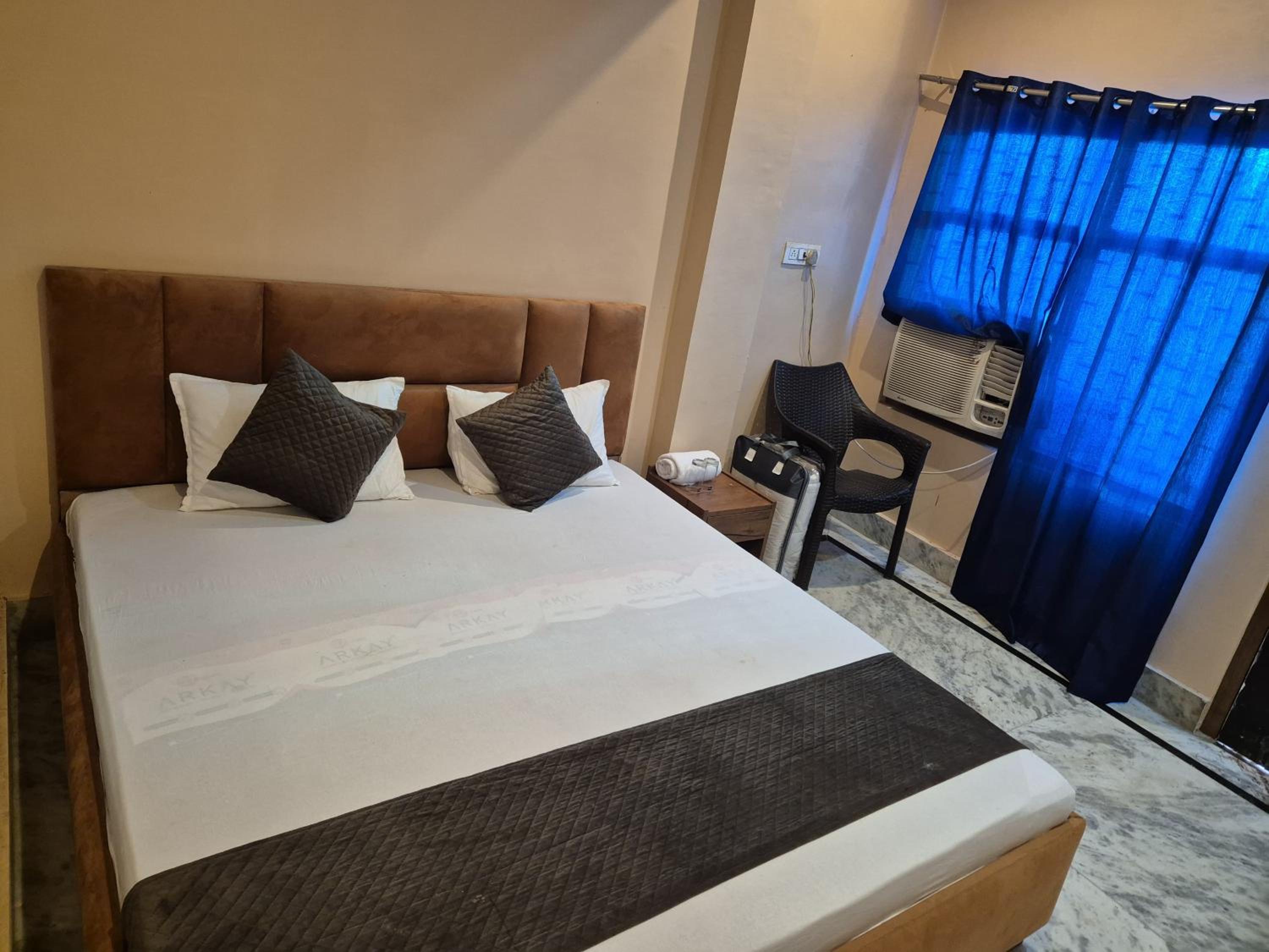 The Kashi Dham P Guest House view 2