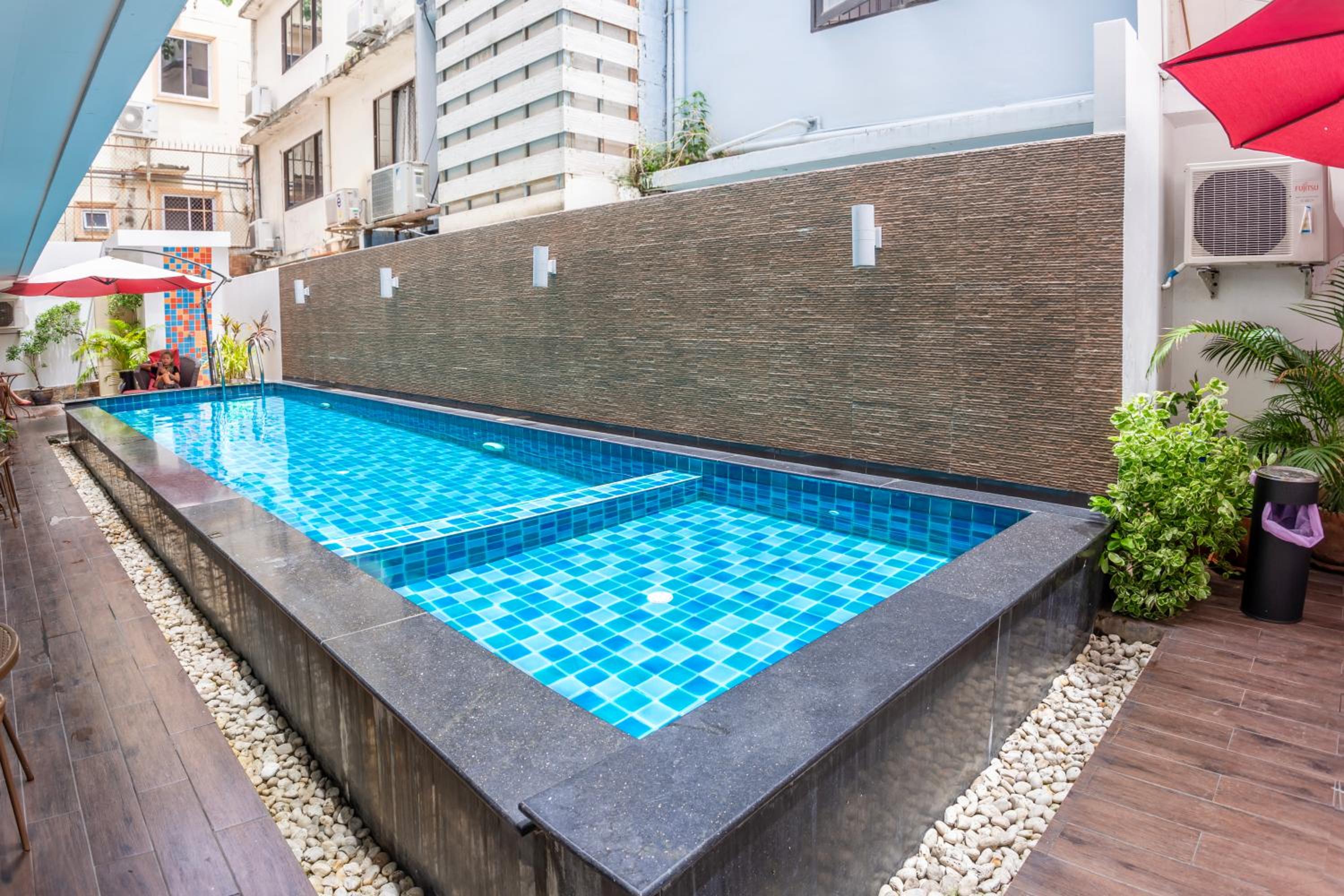 Jomtien Beach Hostel - Soi 7 Prime Spot - 200m to Beach next to Food Market