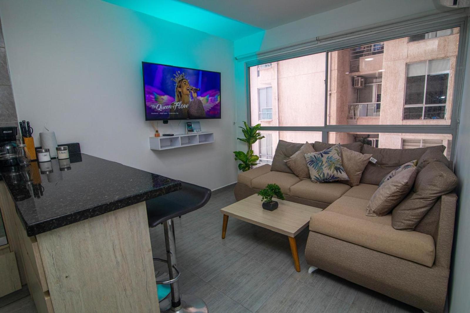 3BR AC LUXURY APARTMENT CLOSE TO THE AIRPORT Beach & THE HISTORIC CENTER