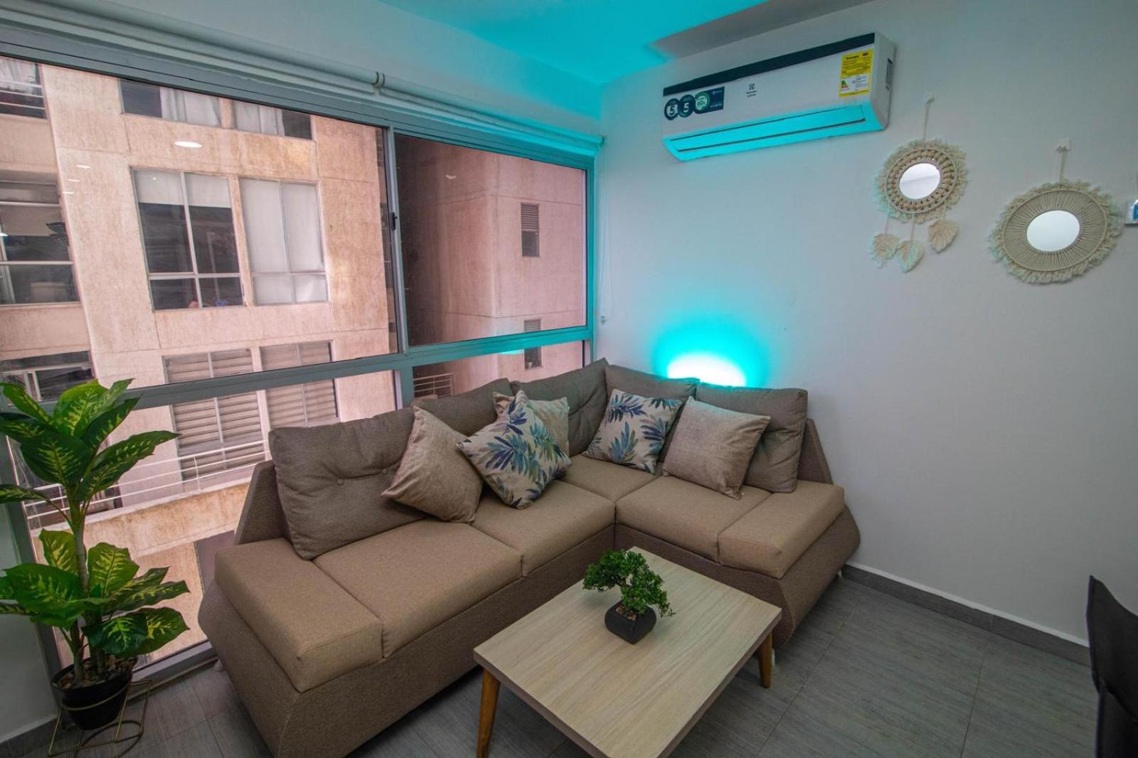 3BR AC LUXURY APARTMENT CLOSE TO THE AIRPORT Beach & THE HISTORIC CENTER