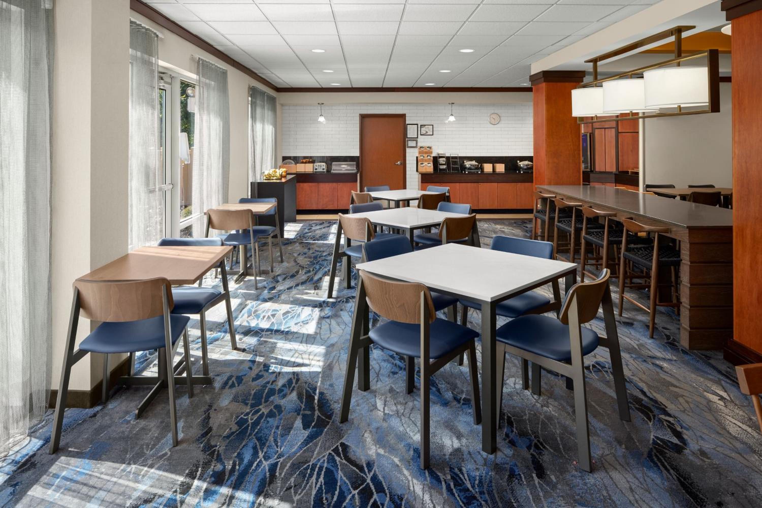Bedford Vacations - Fairfield Inn  Suites Bedford - Property Image 6