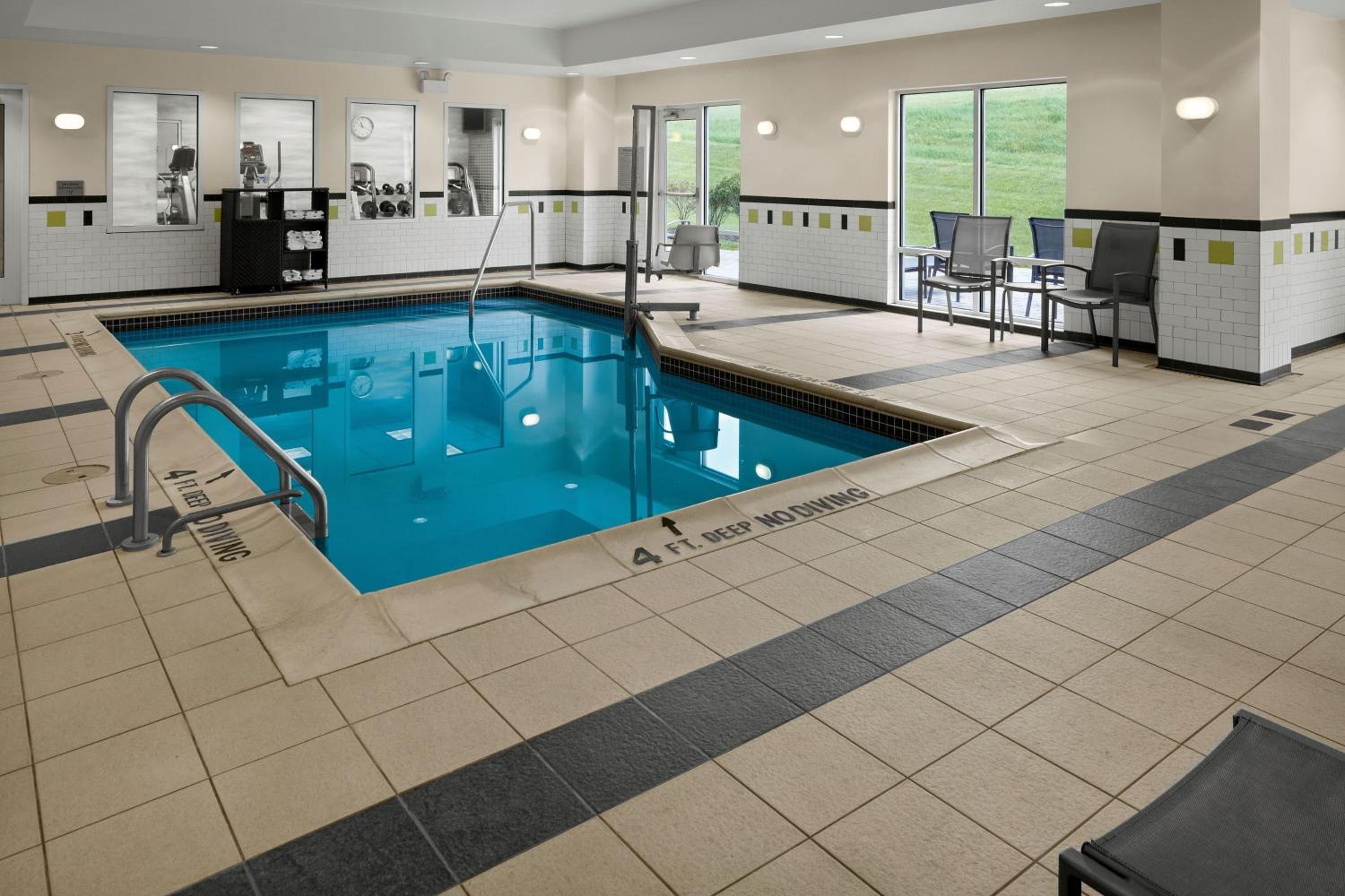 Bedford Vacations - Fairfield Inn  Suites Bedford - Property Image 4