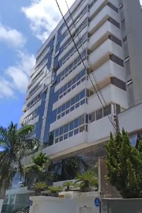 Apartamento na Praia Brava 3 suítes Quadra MAR