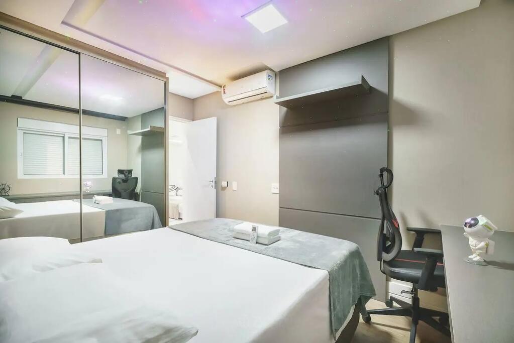 Apartamento na Praia Brava 3 suítes Quadra MAR