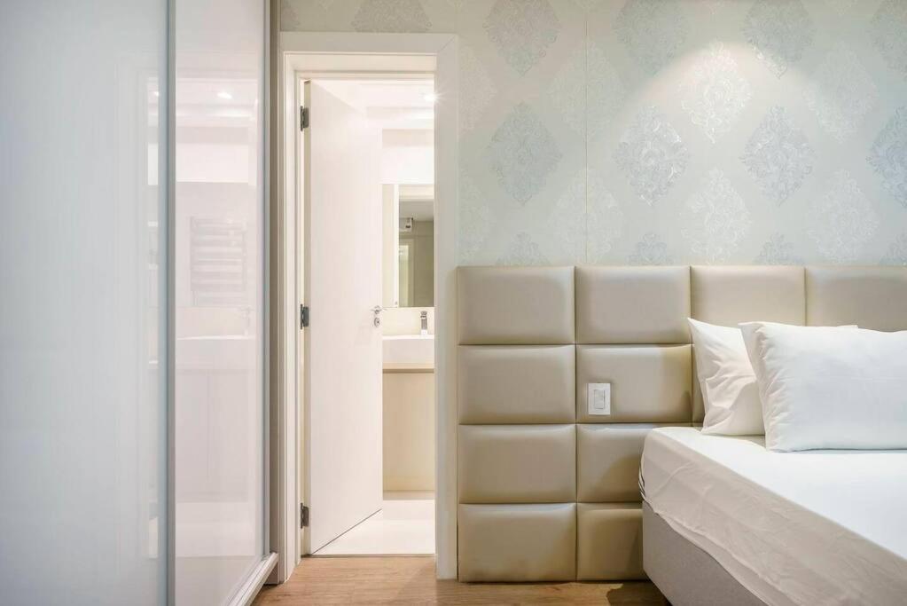 Apartamento na Praia Brava 3 suítes Quadra MAR