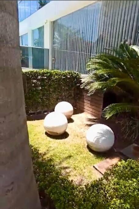 Apartamento na Praia Brava 3 suítes Quadra MAR