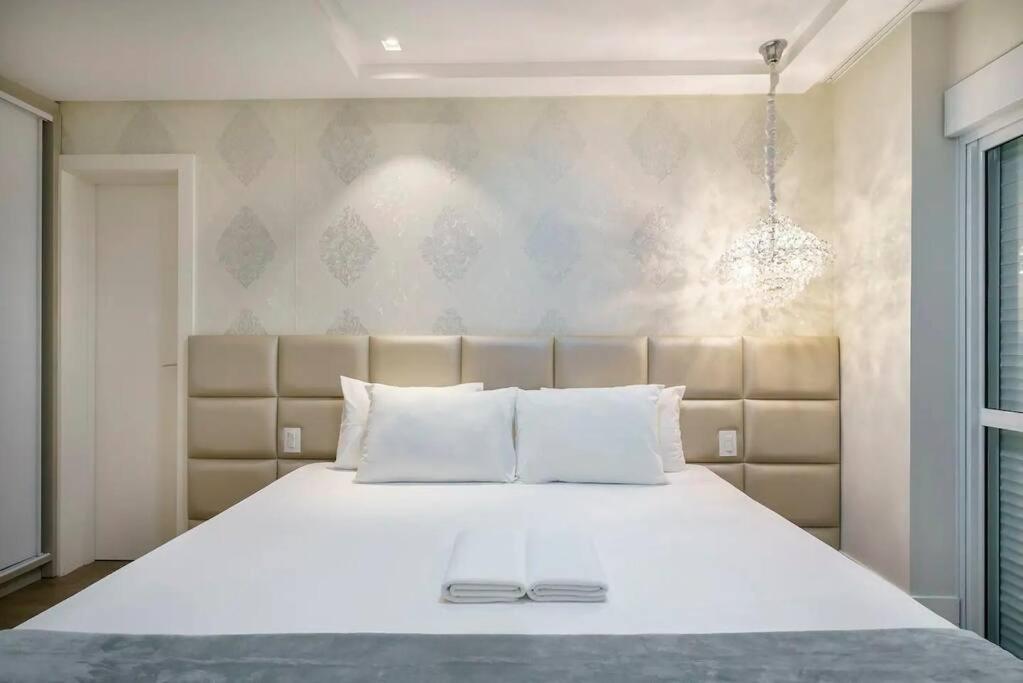 Apartamento na Praia Brava 3 suítes Quadra MAR