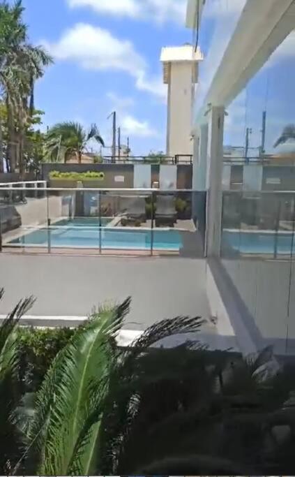 Apartamento na Praia Brava 3 suítes Quadra MAR