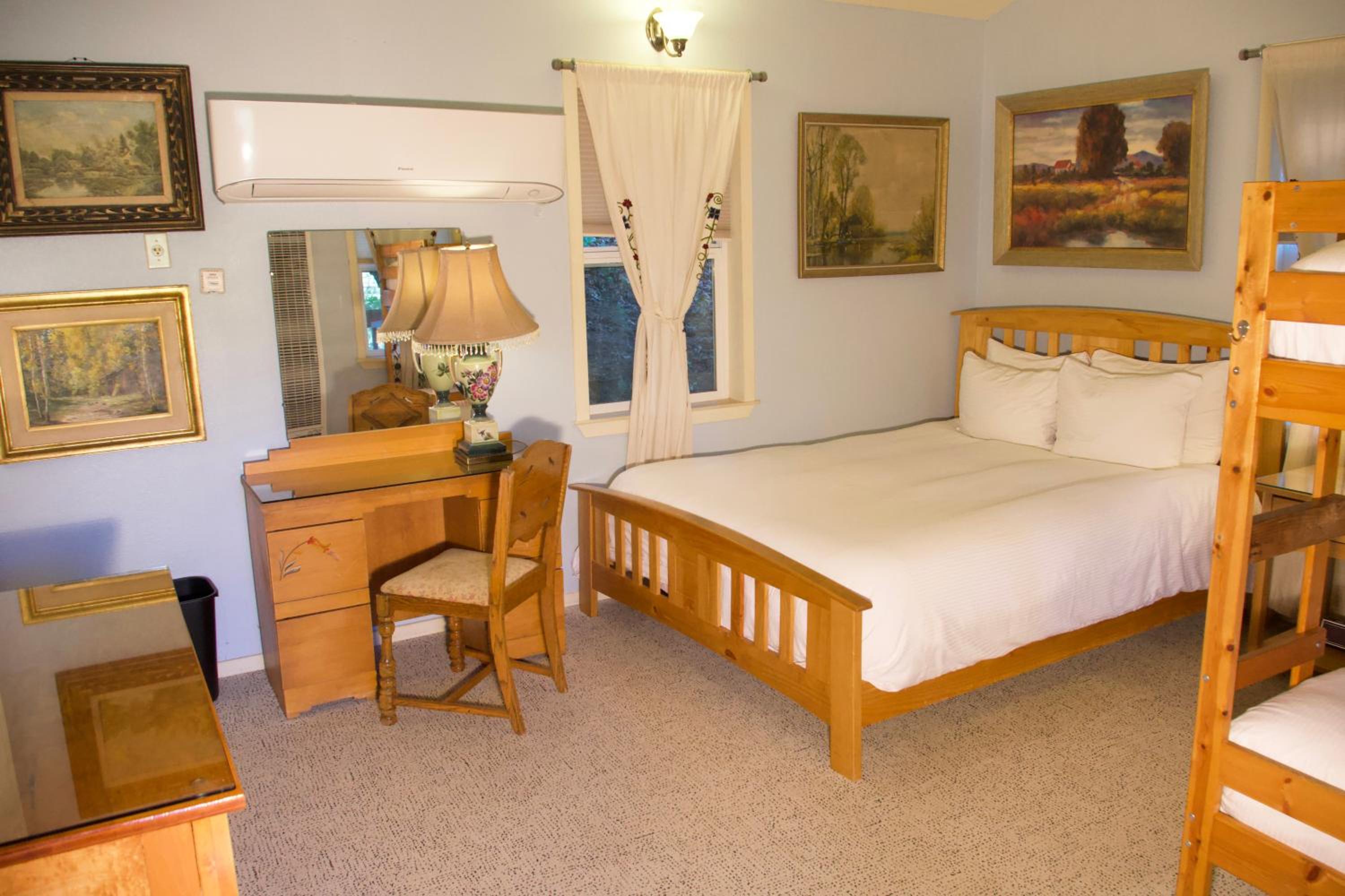 Yosemite Bug Rustic Mountain Resort