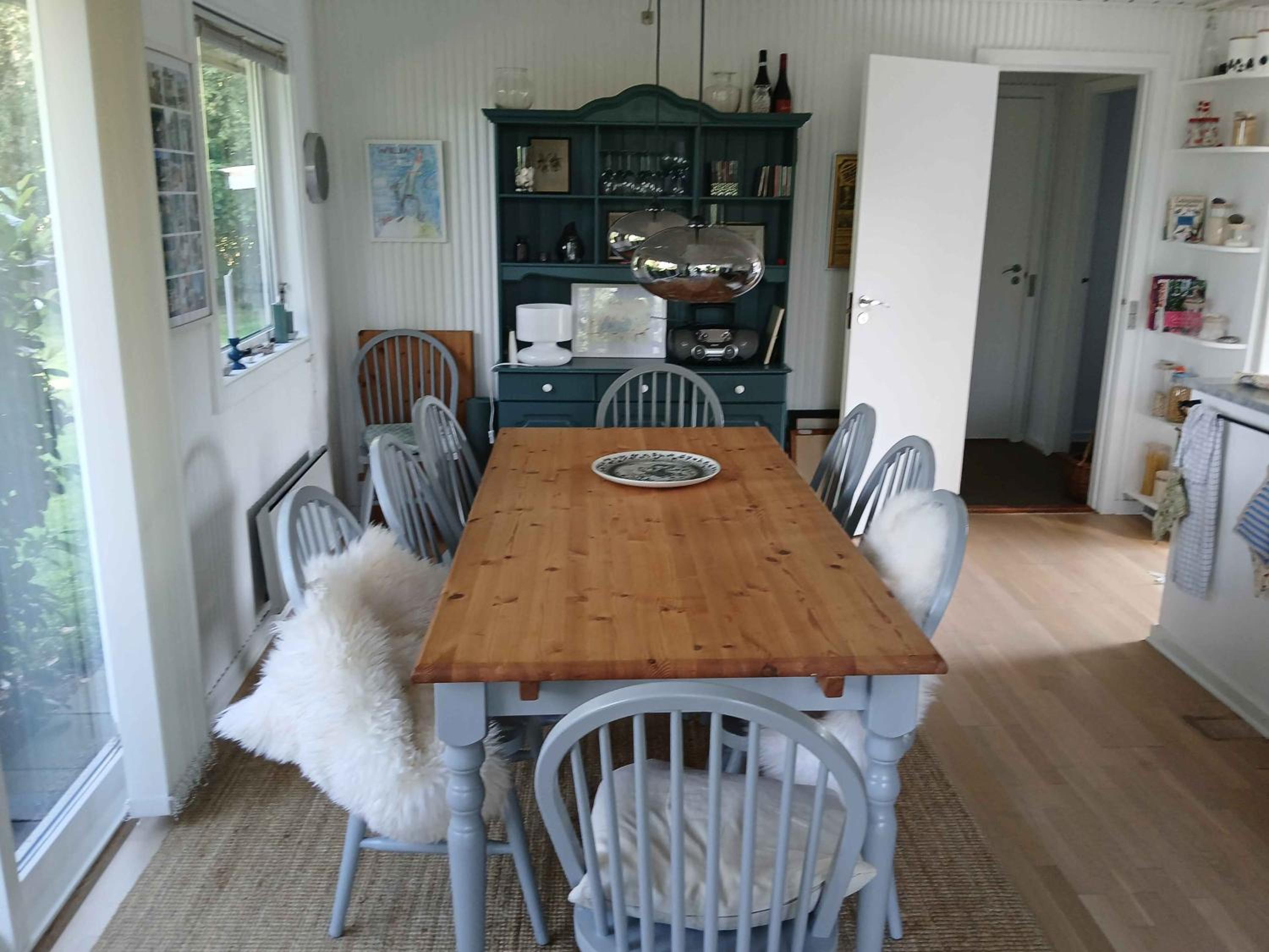 Coastal Cottage Charm With Room For The Family