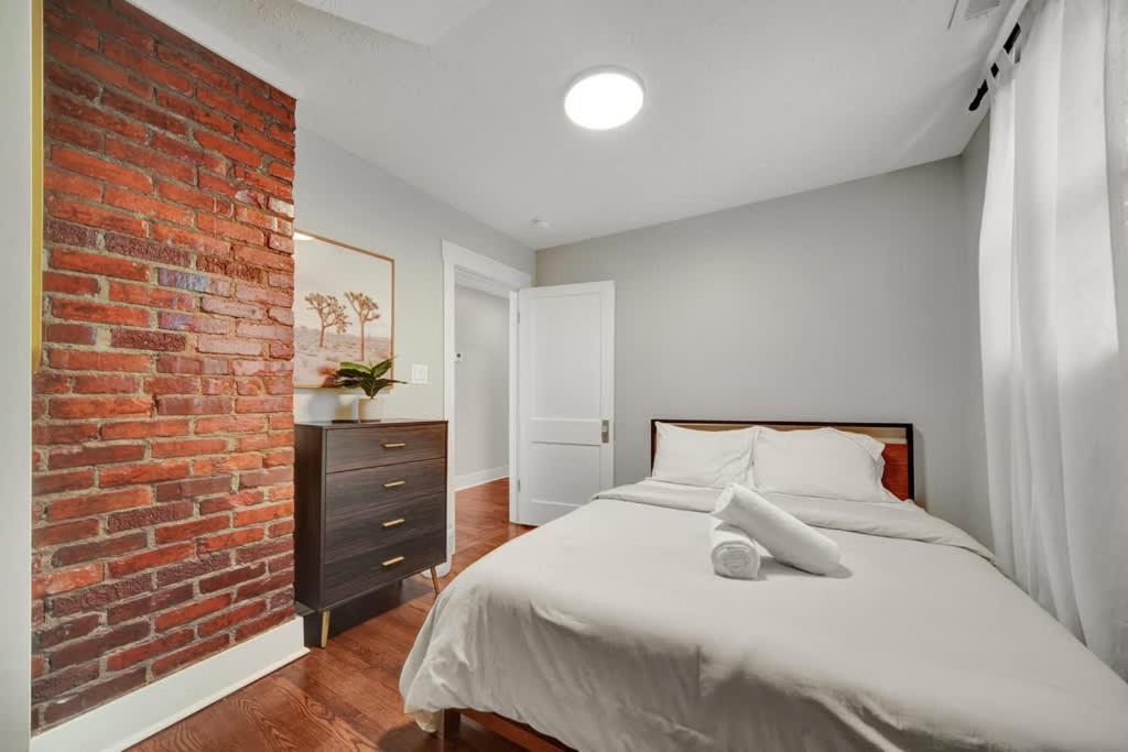 Lavish Flat w King Bed in near DT Food & Shops view 5