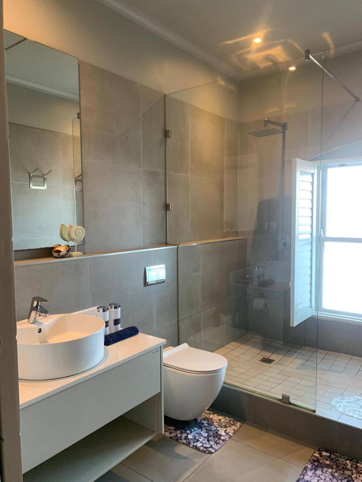 Hermanus Waterfront Apartment 12