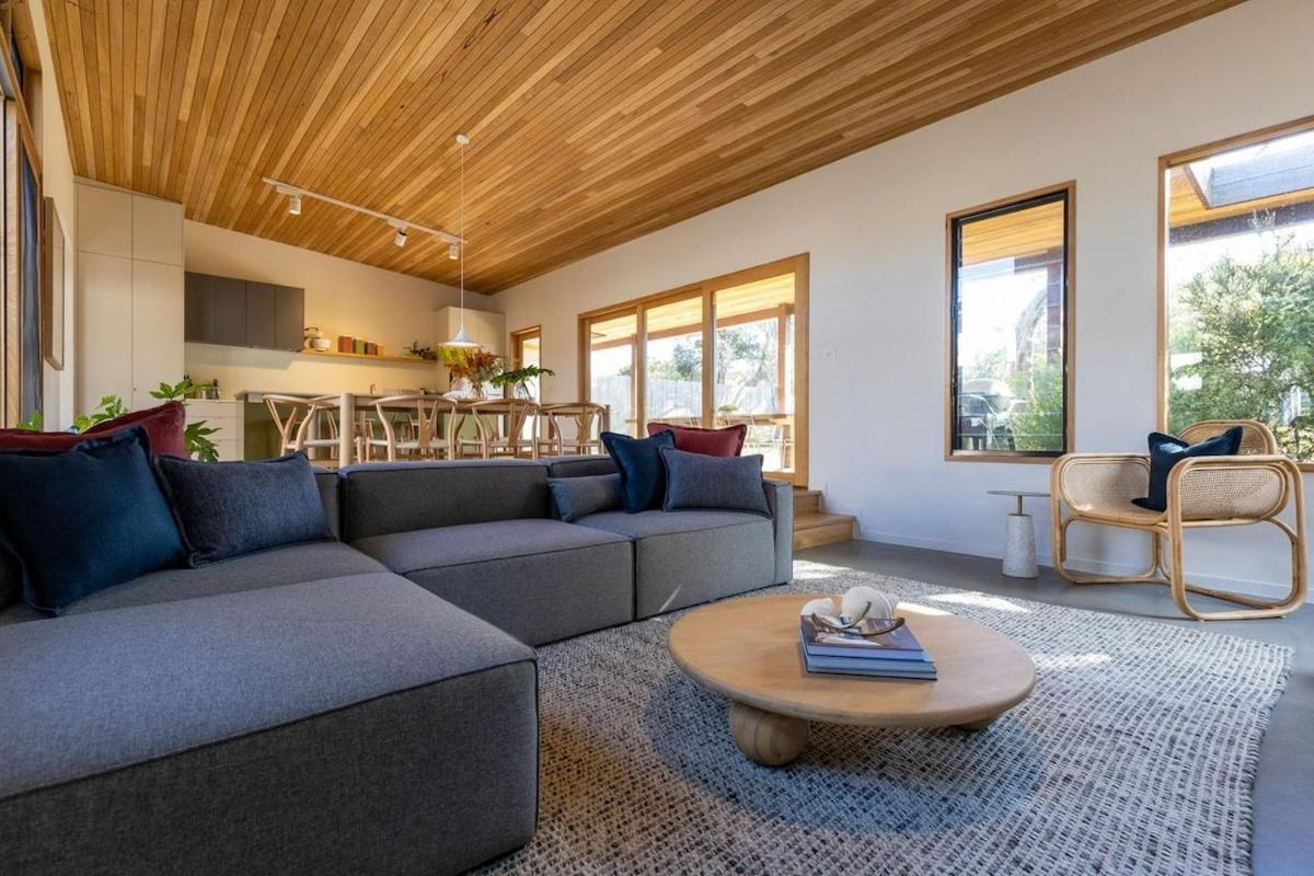 Ivy Tyrone -Gas heated Pool Stunning renovation