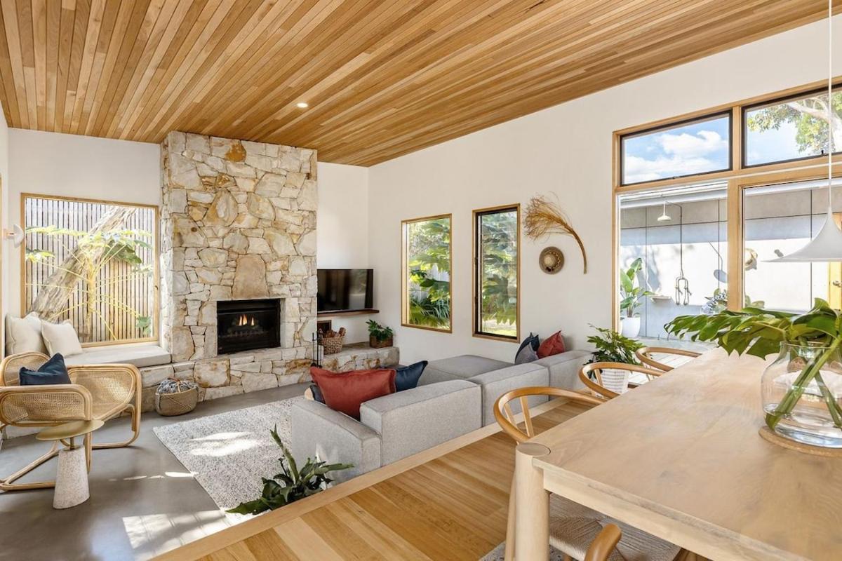 Ivy Tyrone -Gas heated Pool Stunning renovation