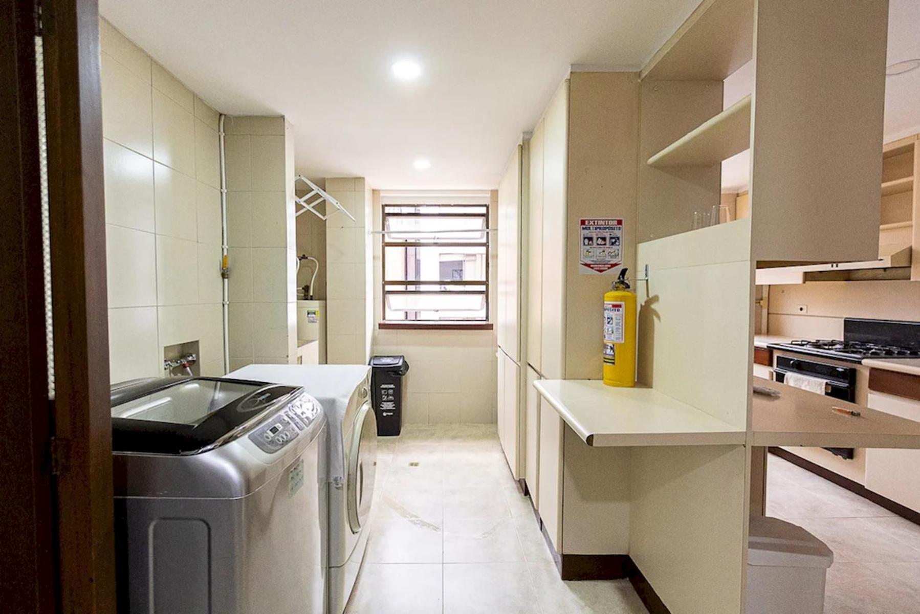 Habitacion con baño compartido en el Poblado -A6