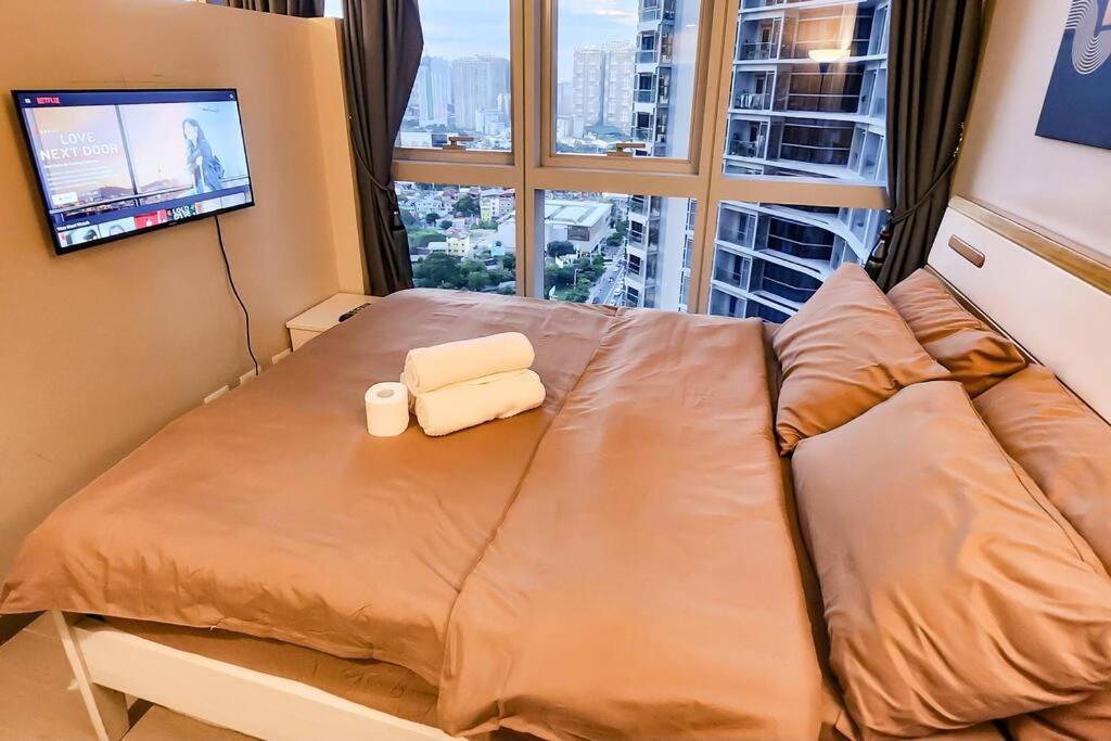 Spacious Executive 3br Apt with PS4 & bathtub in BGC view 5