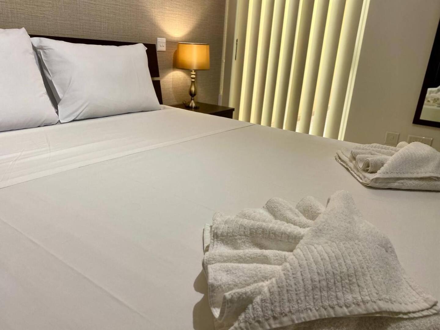 The Pinnacle 3 - 2BED w indoor jacuzzi! by Homely